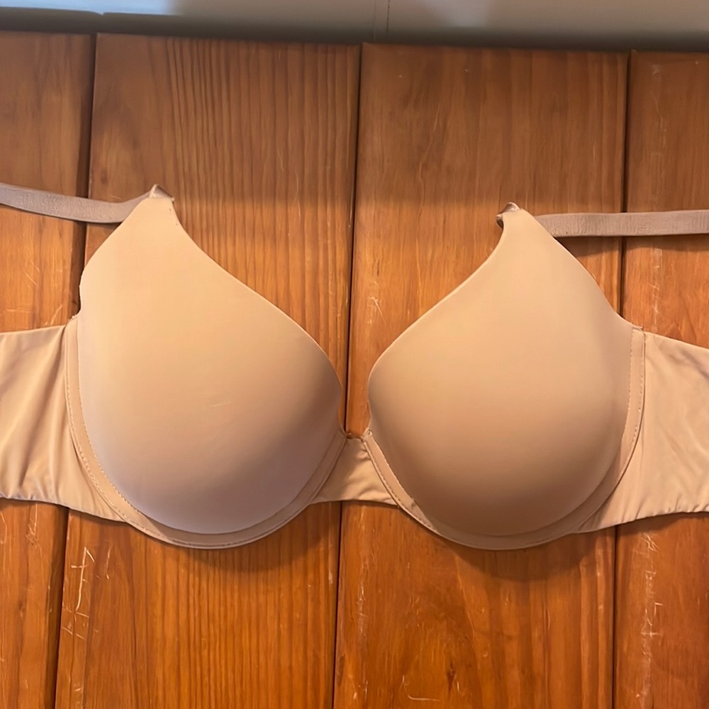 Tshirt lightly lined Demi 32DD bra